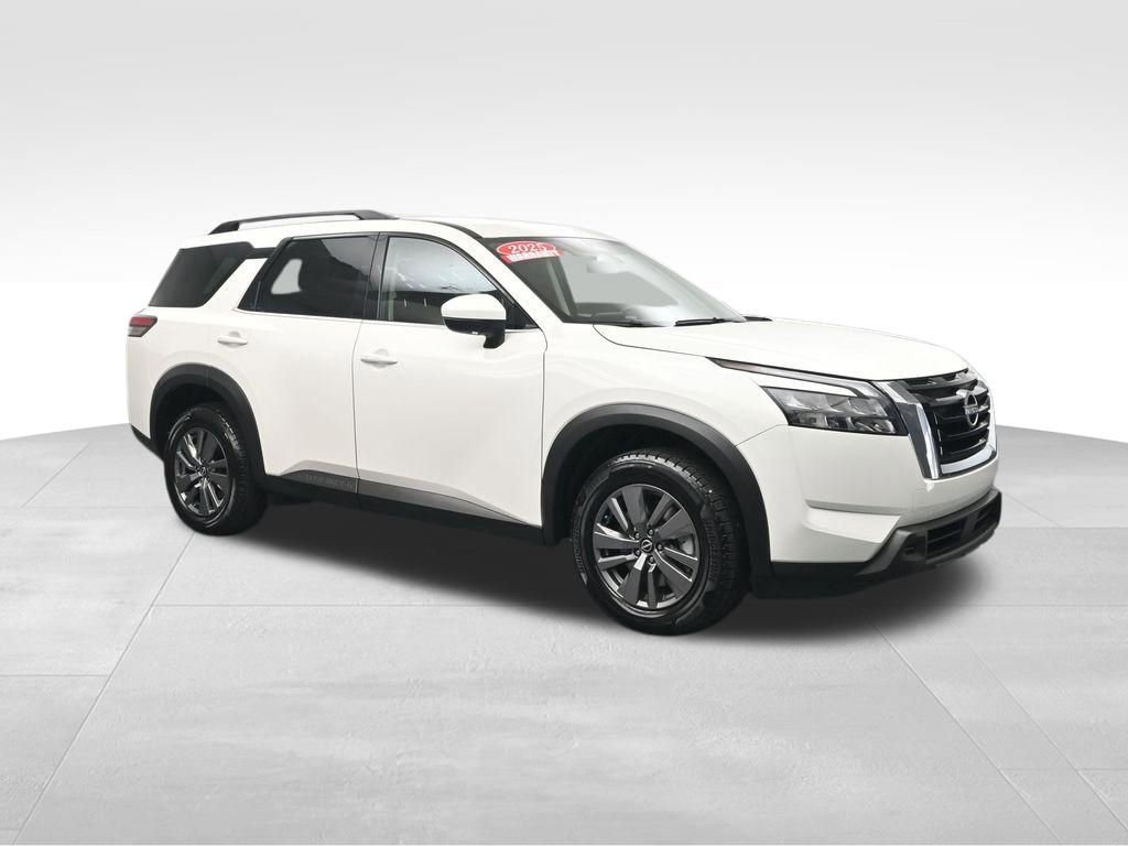 Used 2025 Nissan Pathfinder SV image 7
