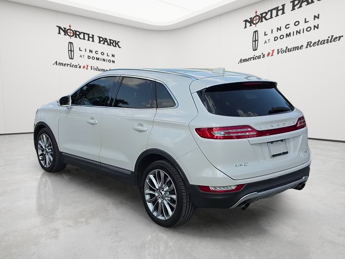 Used 2015 Lincoln MKC FWD w/ Equipment Group 102A Reserve image 3