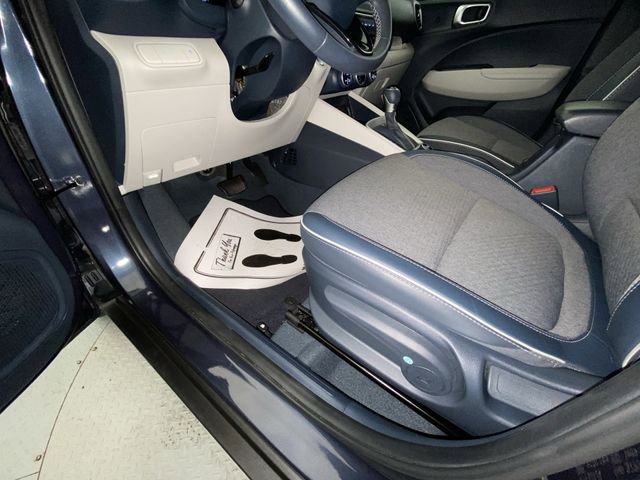 Used 2024 Hyundai Venue Limited FWD image 12