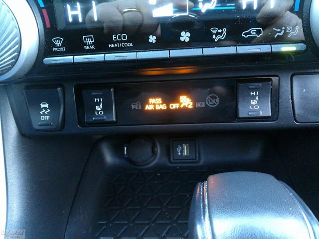 Used 2023 Toyota RAV4 SE w/ Weather & Moonroof Package image 19