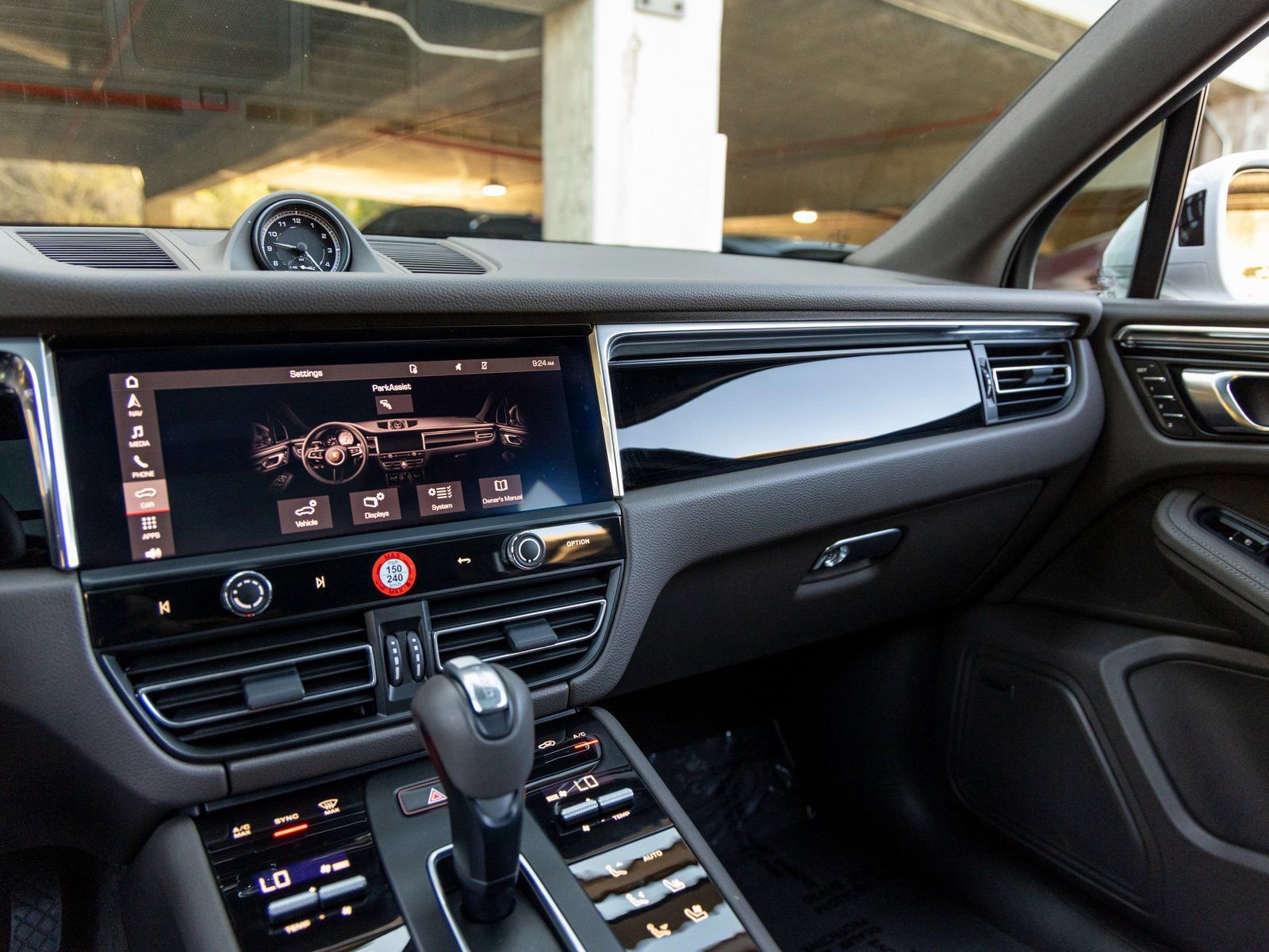 Certified 2025 Porsche Macan image 35