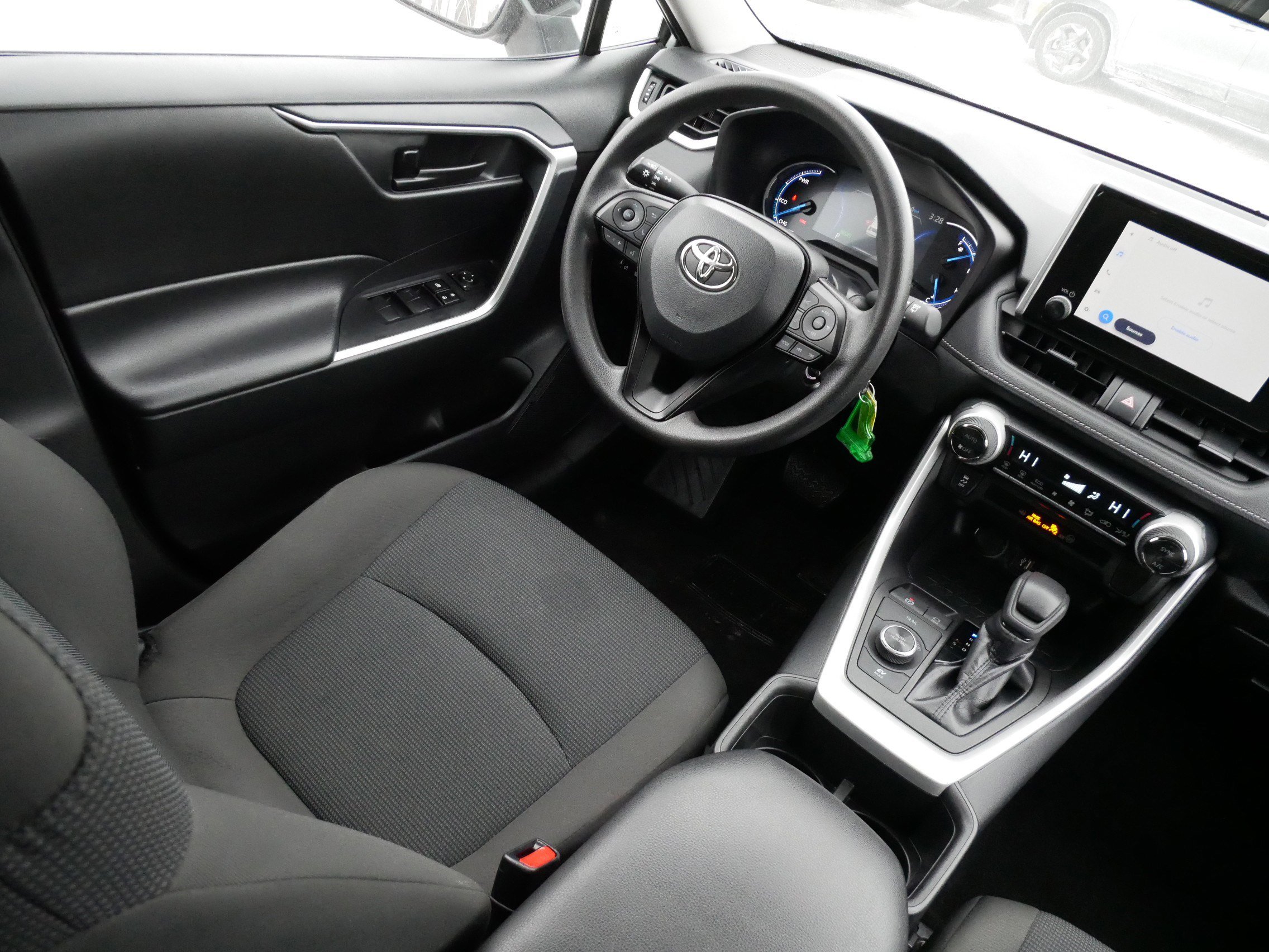 Used 2025 Toyota RAV4 LE image 9