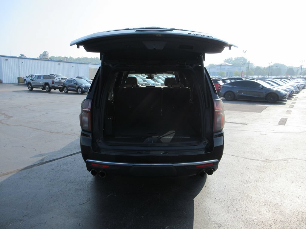 Certified 2023 Chevrolet Suburban Premier w/ Premium Package AWD/4WD image 8
