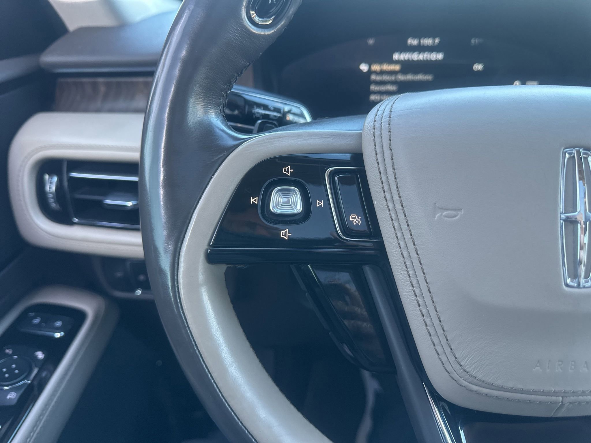 Used 2020 Lincoln Aviator Reserve w/ Equipment Group 201A image 32