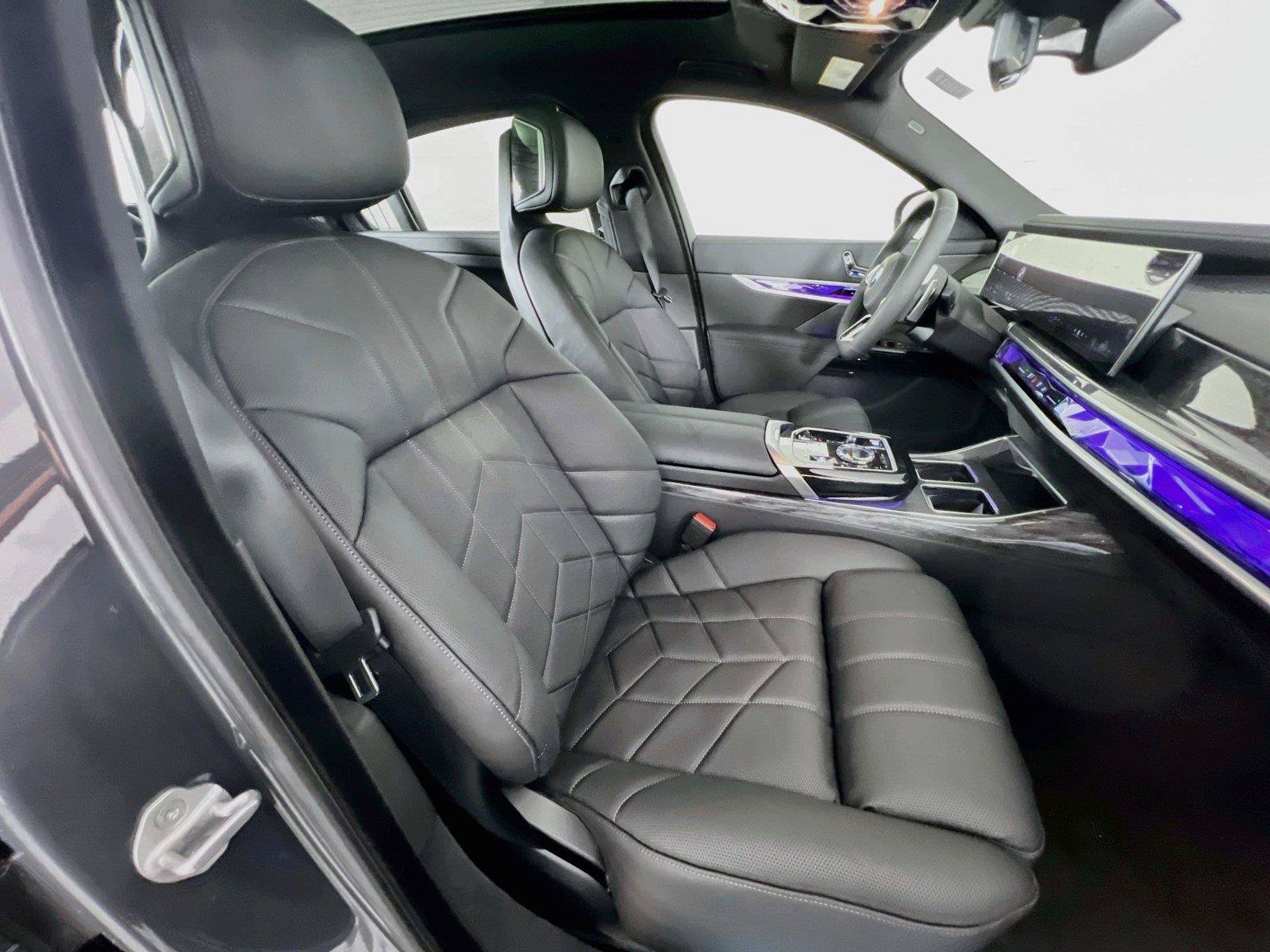 Used 2026 BMW 760i xDrive AWD/4WD image 27