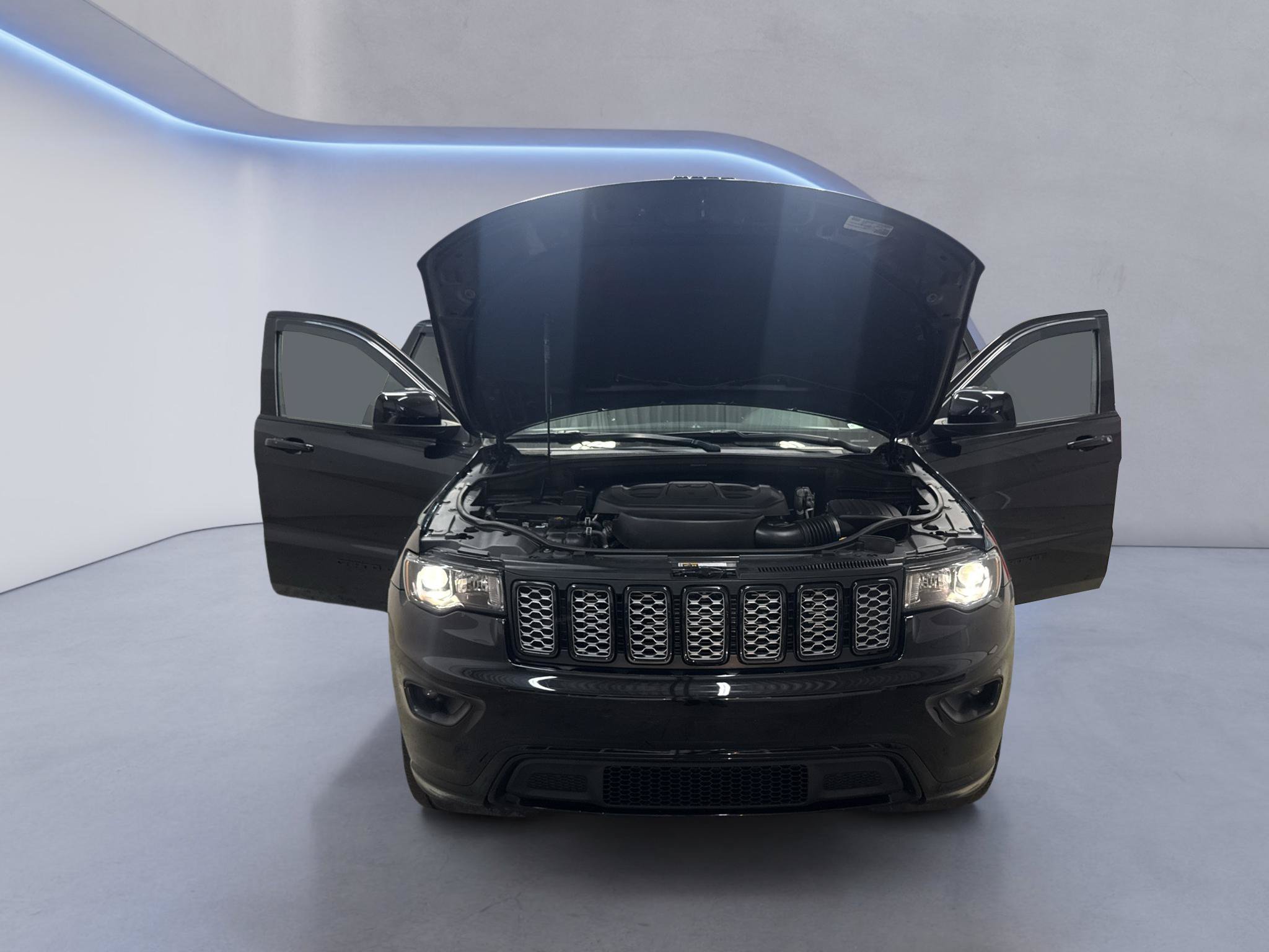 Used 2019 Jeep Grand Cherokee Altitude RWD image 10