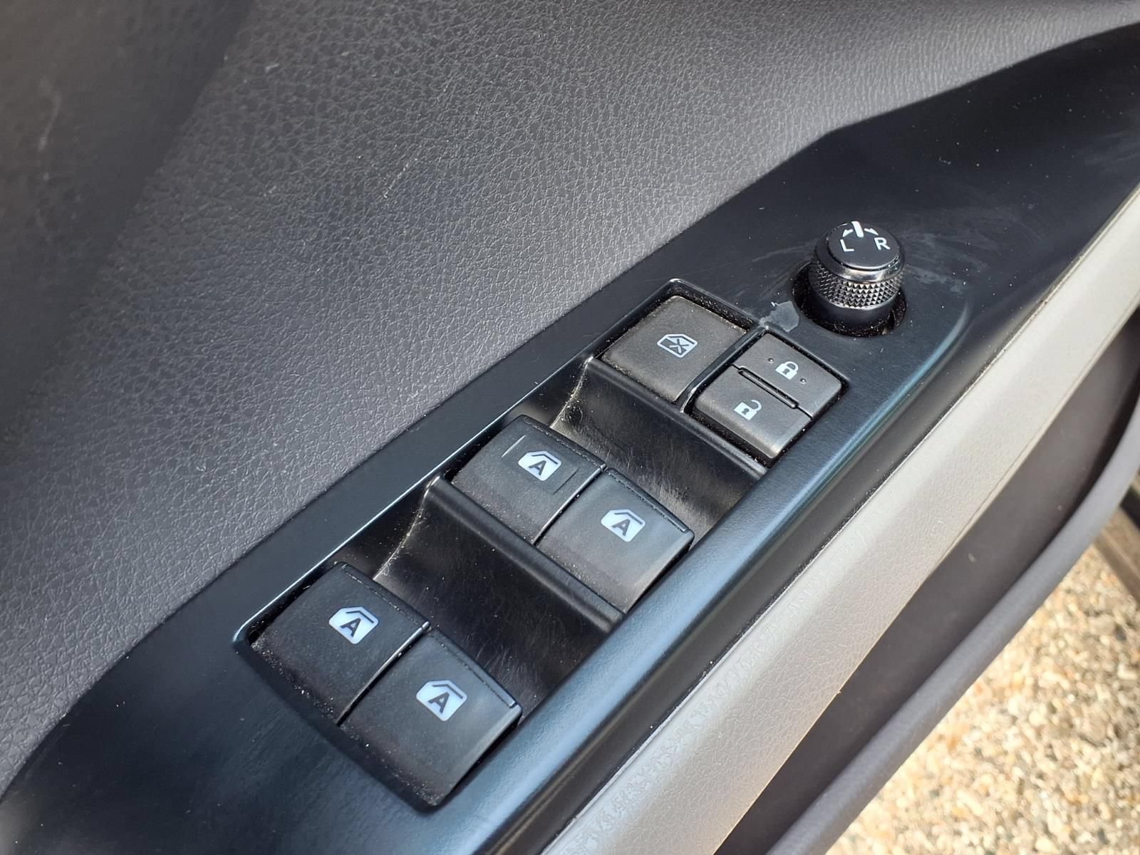 Used 2019 Toyota Camry SE FWD image 15
