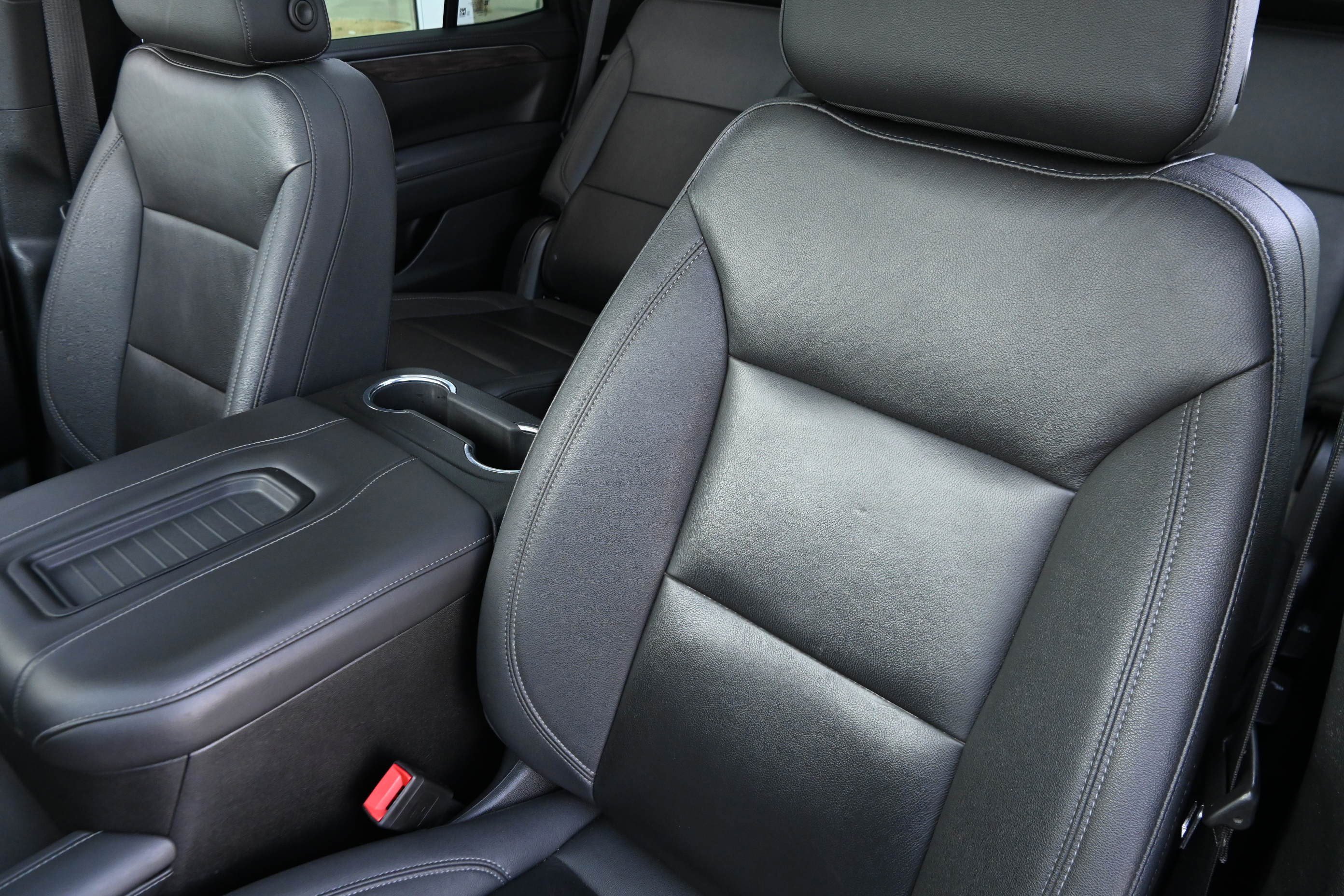 Used 2023 Chevrolet Tahoe Z71 w/ Luxury Package image 9