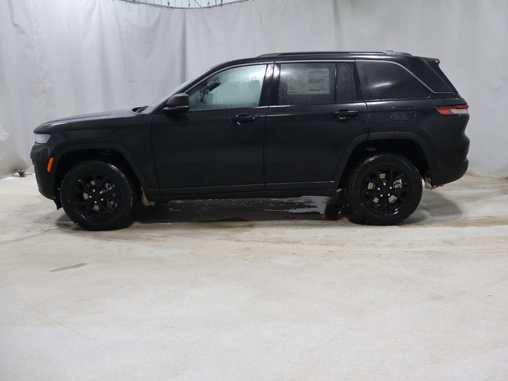 New 2026 Jeep Grand Cherokee Laredo image 4