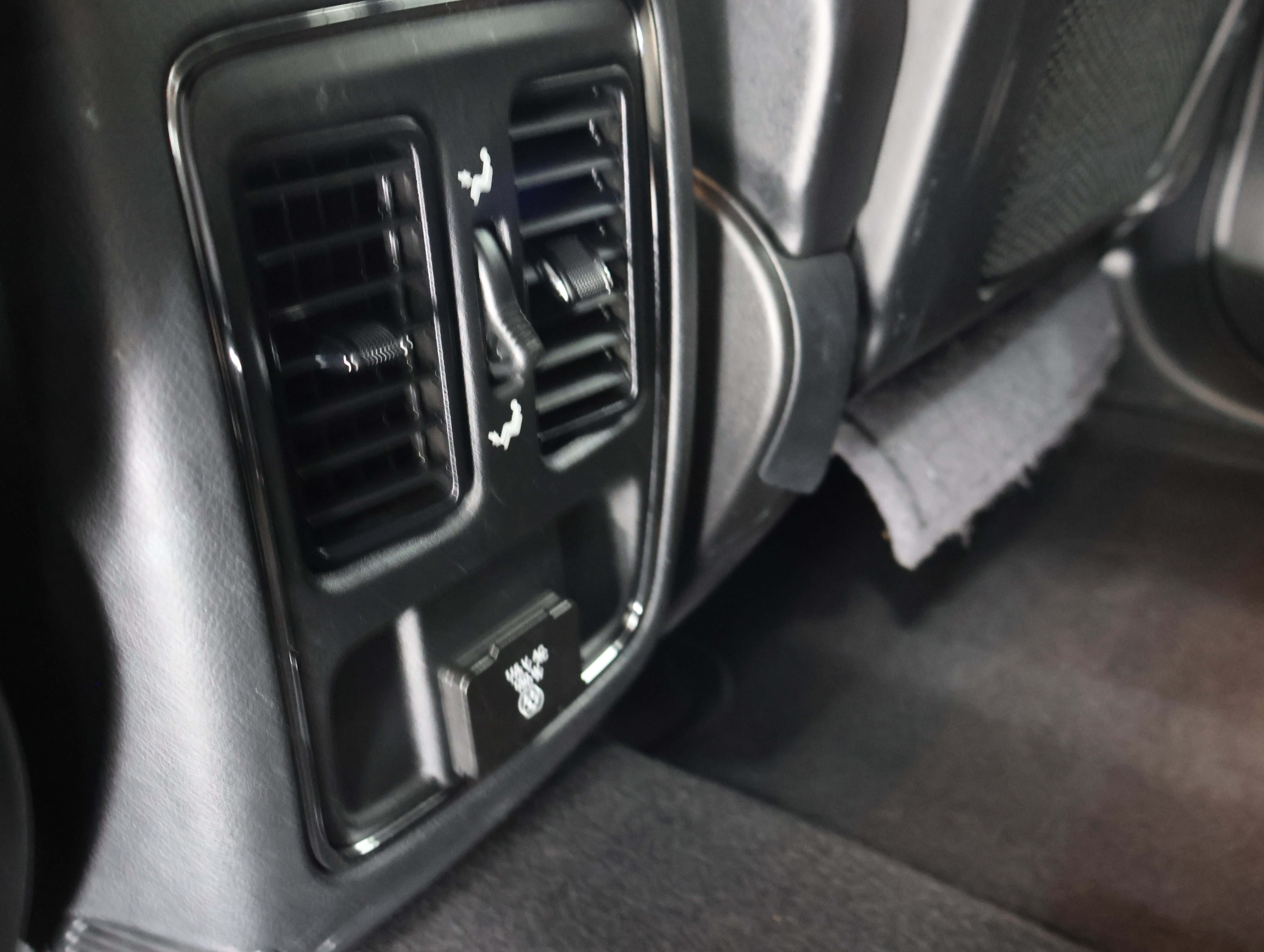 Used 2020 Jeep Grand Cherokee Altitude AWD/4WD image 36