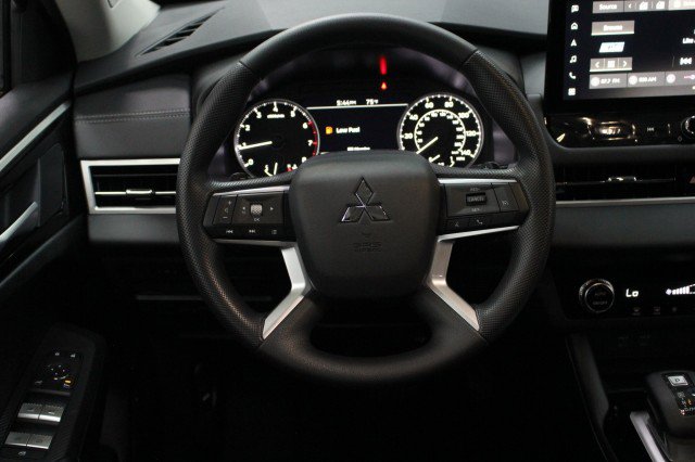 New 2026 Mitsubishi Outlander ES FWD image 21