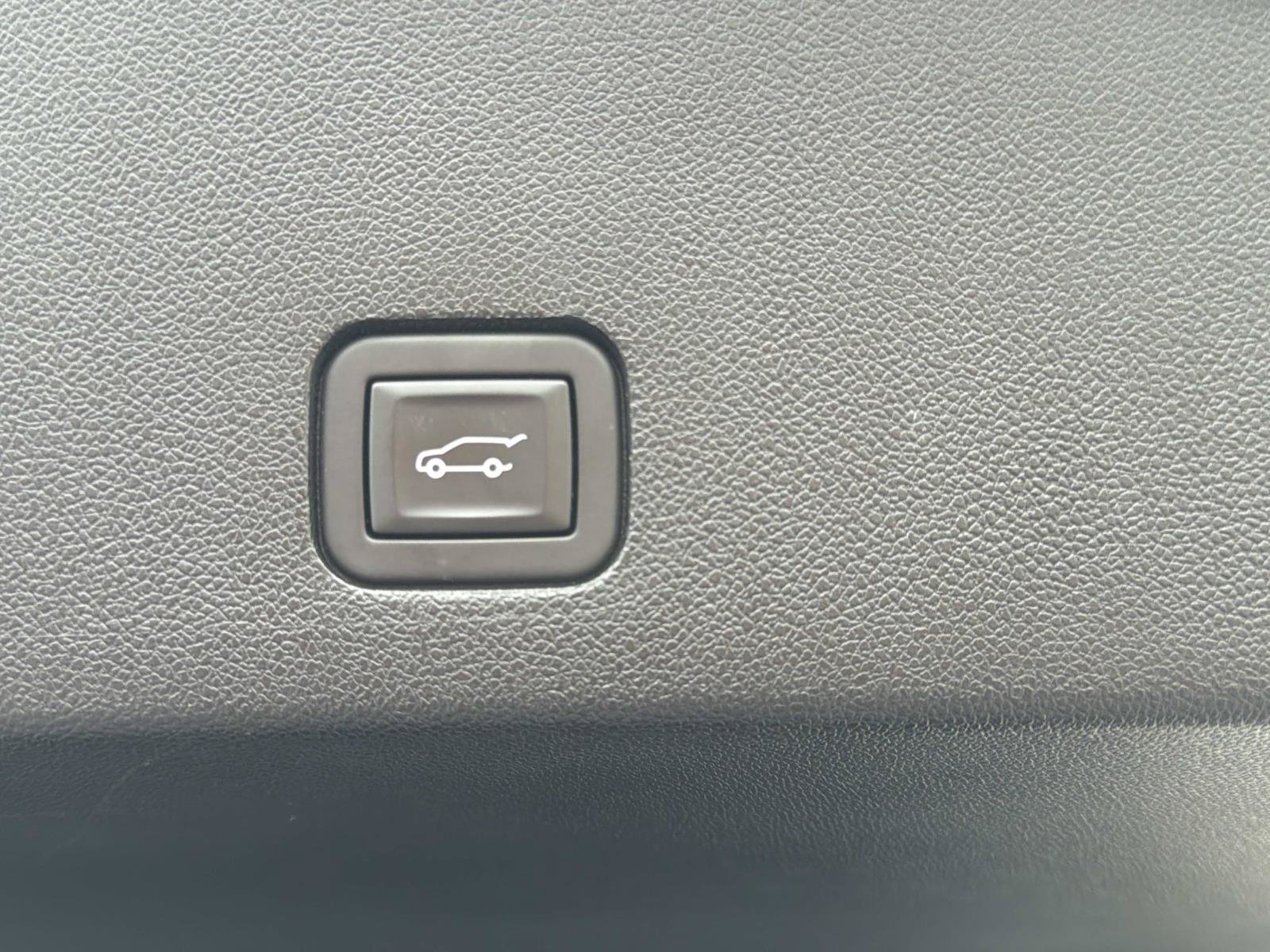Certified 2023 Cadillac XT6 Sport w/ Technology Package AWD/4WD image 8