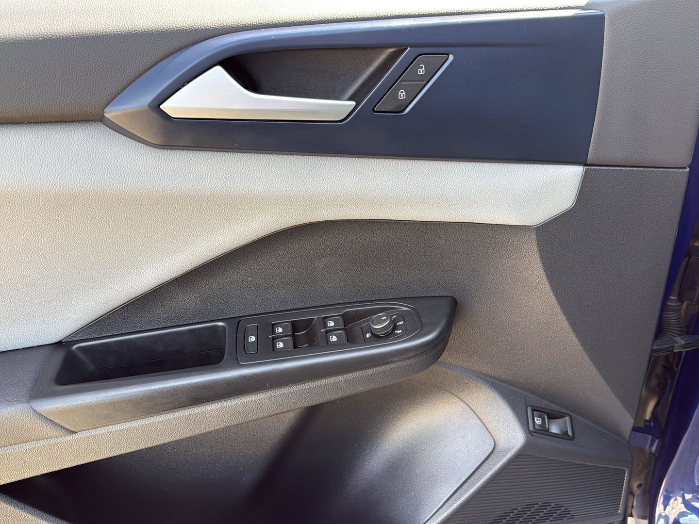 Used 2022 Volkswagen Taos SE image 13