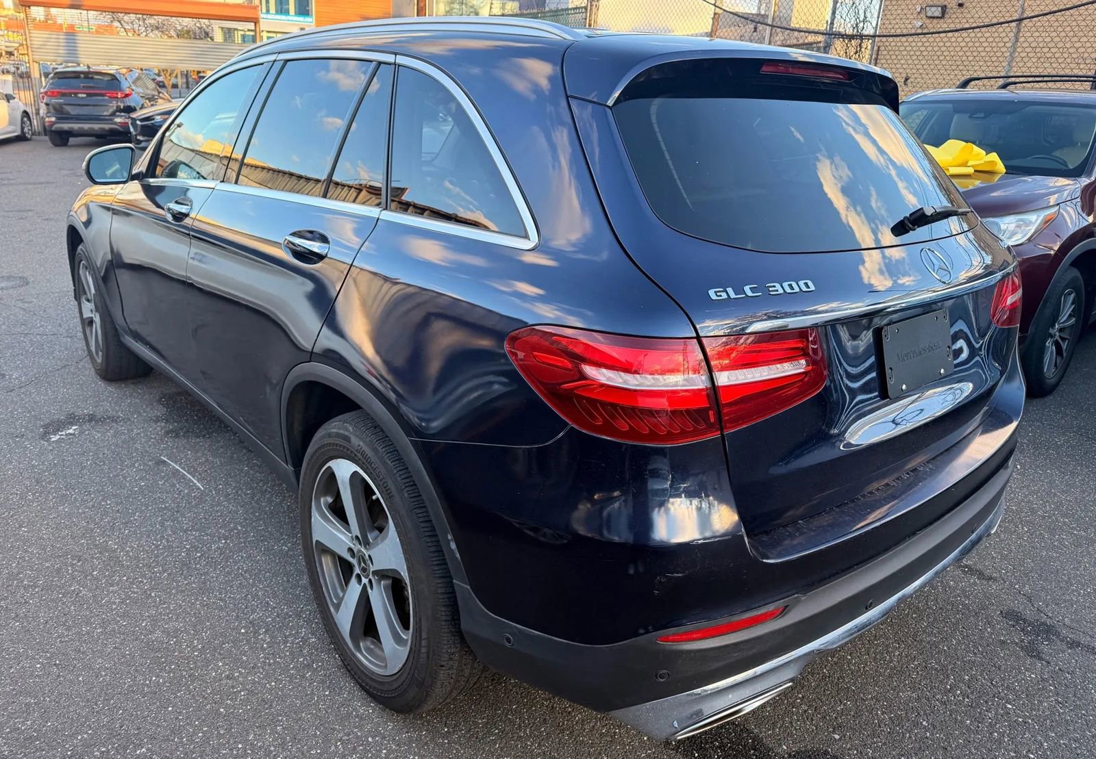 Used 2019 Mercedes-Benz GLC 300 4MATIC w/ Multimedia Package image 7