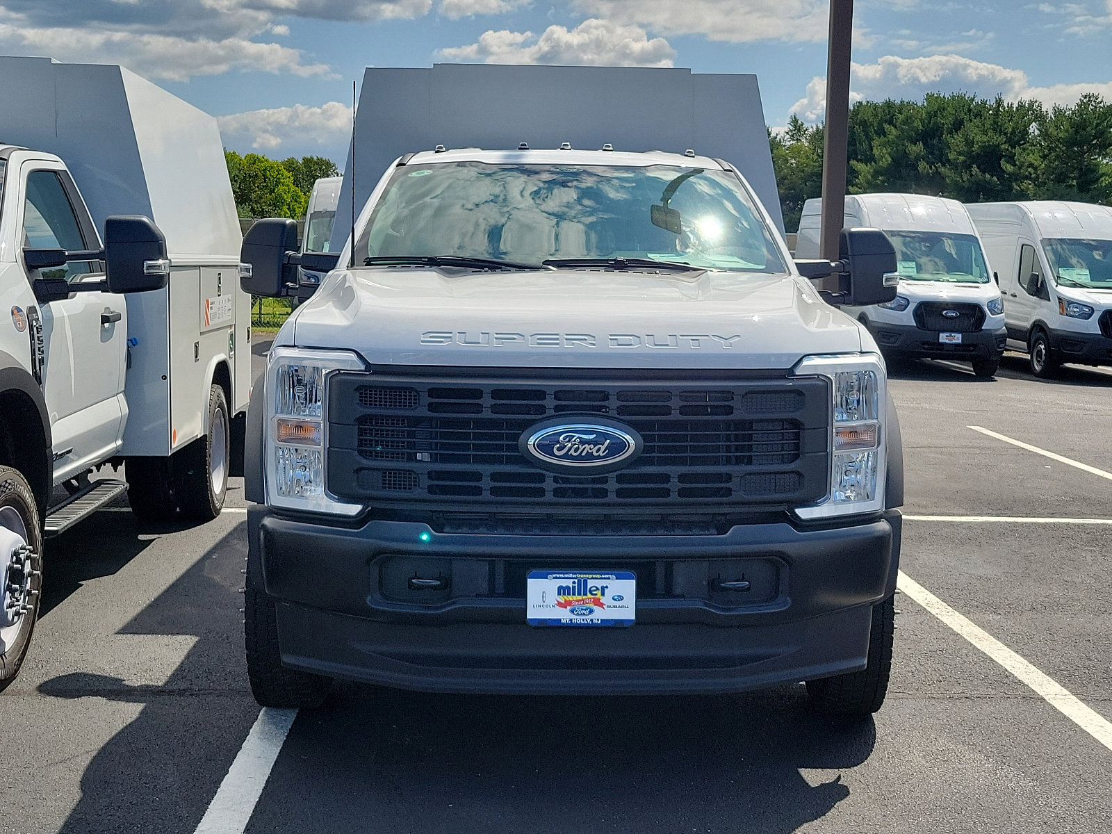 Used 2024 Ford F550 4x4 Regular Cab Super Duty image 2