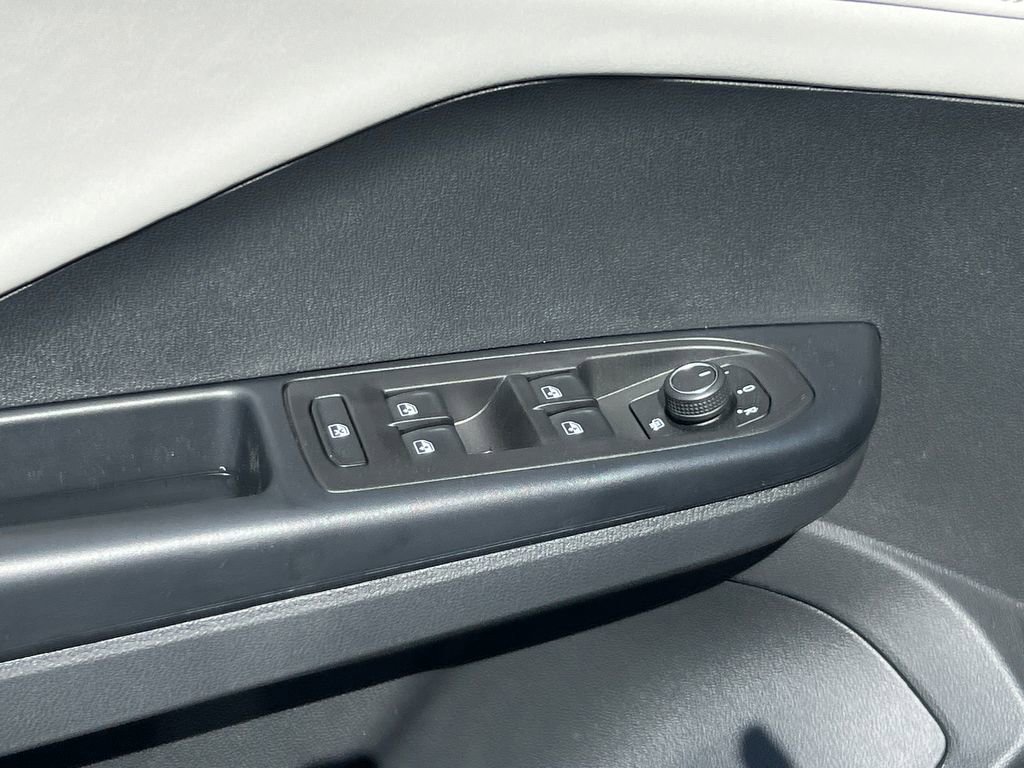 New 2026 Volkswagen Taos SE image 14