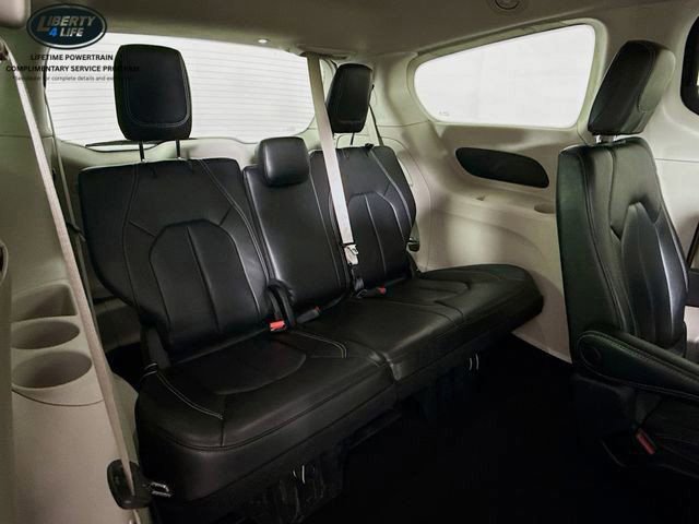Used 2023 Chrysler Pacifica Touring-L image 26