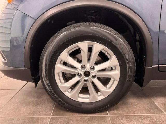 Used 2014 Nissan Rogue SV w/ SV Premium Package AWD/4WD image 32