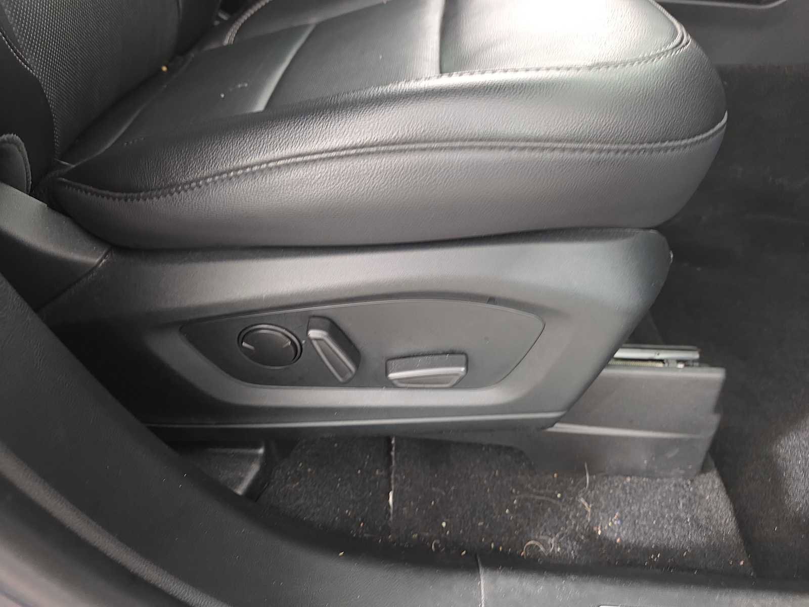 Used 2022 Ford Explorer Limited w/ Equipment Group 301A image 33