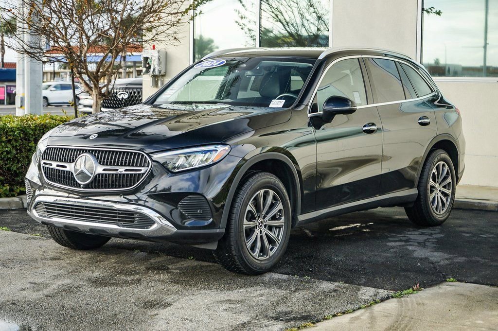 Used 2024 Mercedes-Benz GLC 300 image 3