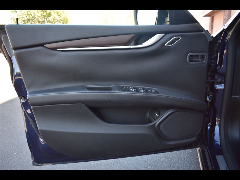 Used 2015 Maserati Ghibli image 18