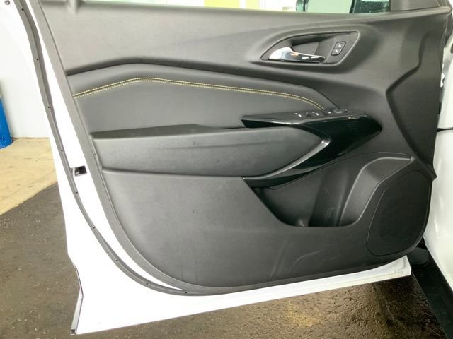Used 2025 Chevrolet Trax LT FWD image 14