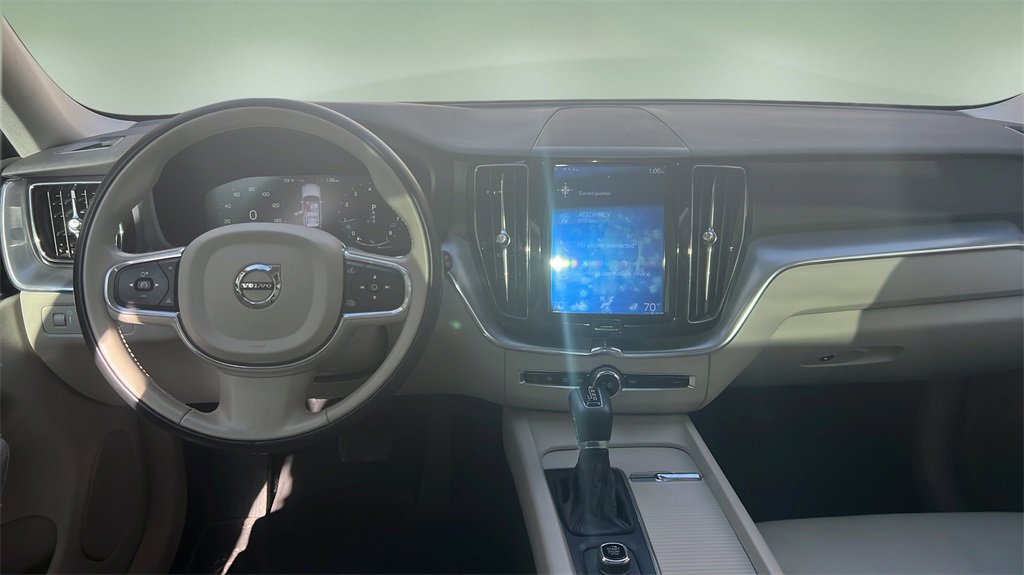 Used 2018 Volvo XC60 T5 Momentum w/ Vision Package image 13