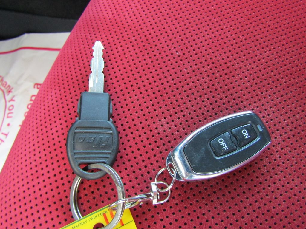 Used 2014 Dodge Challenger R/T RWD image 27