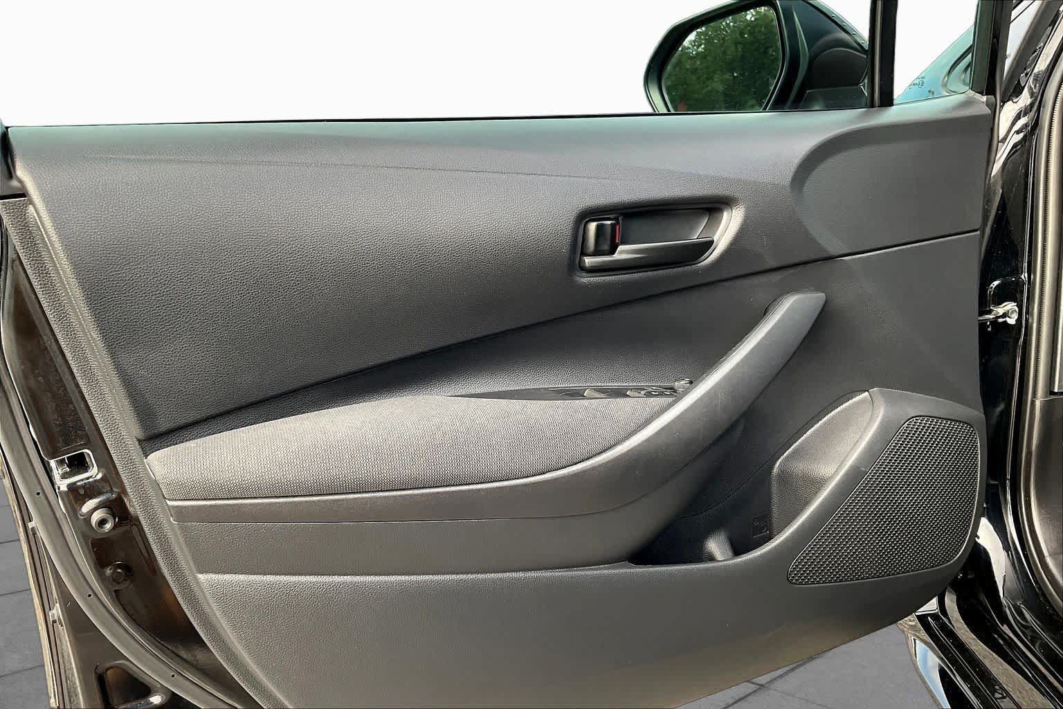 Used 2025 Toyota Corolla LE FWD image 21