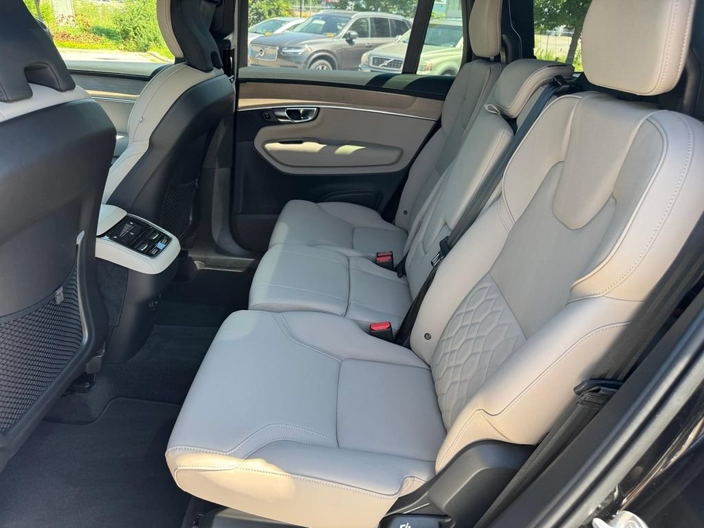 Certified 2025 Volvo XC90 B5 Plus AWD/4WD image 9