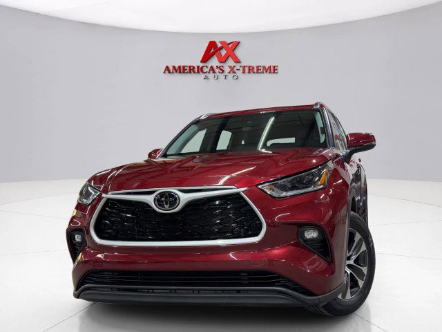 Used 2021 Toyota Highlander XLE image 3