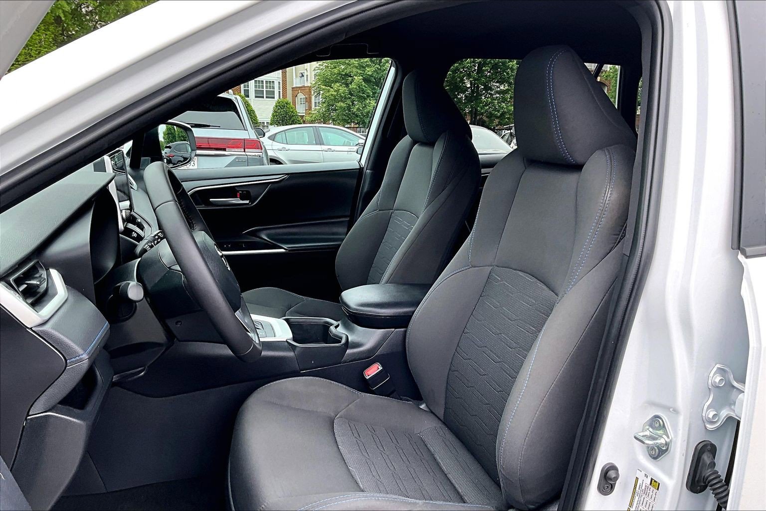 Used 2023 Toyota RAV4 SE AWD/4WD image 23