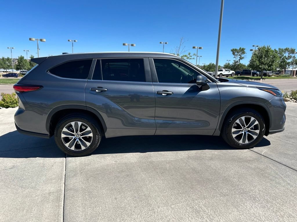 Used 2023 Toyota Highlander XLE FWD image 8