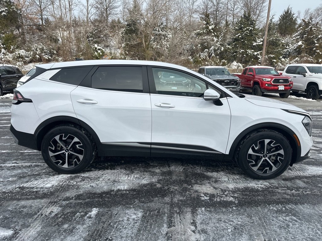 Used 2023 Kia Sportage EX image 4