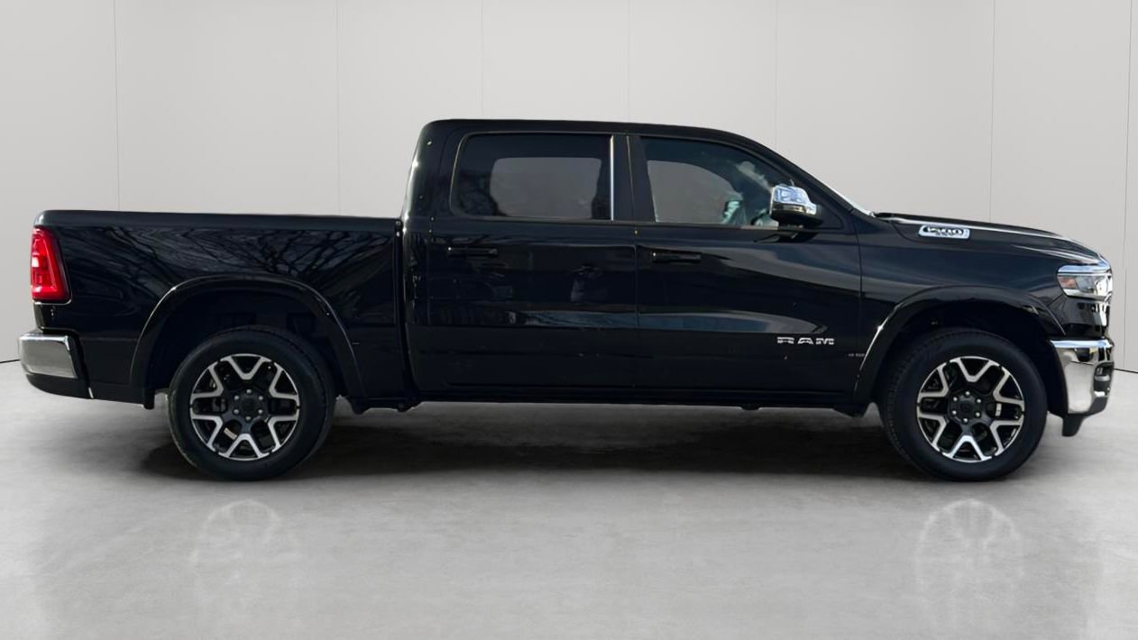 Used 2025 RAM 1500 Laramie AWD/4WD image 5