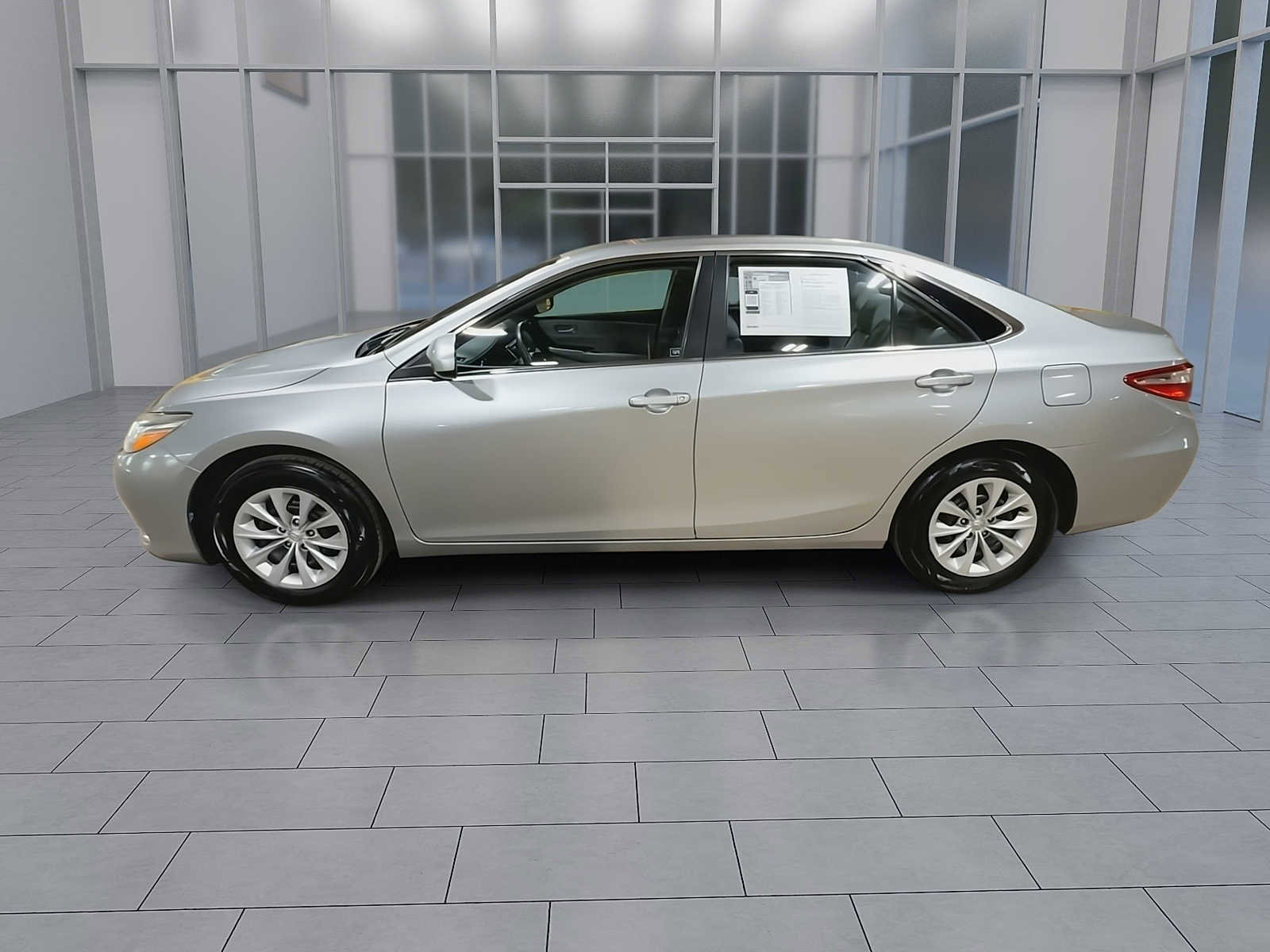 Used 2016 Toyota Camry LE FWD image 5