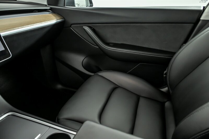 Used 2022 Tesla Model Y Performance AWD/4WD image 36