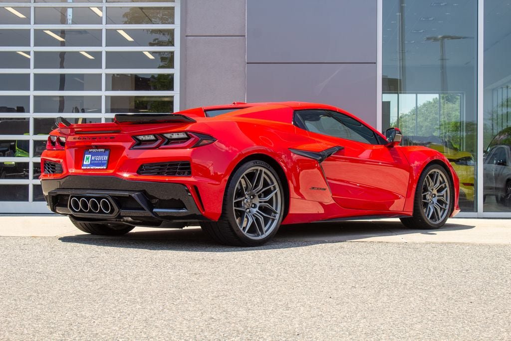 Used 2025 Chevrolet Corvette Z06 RWD image 10