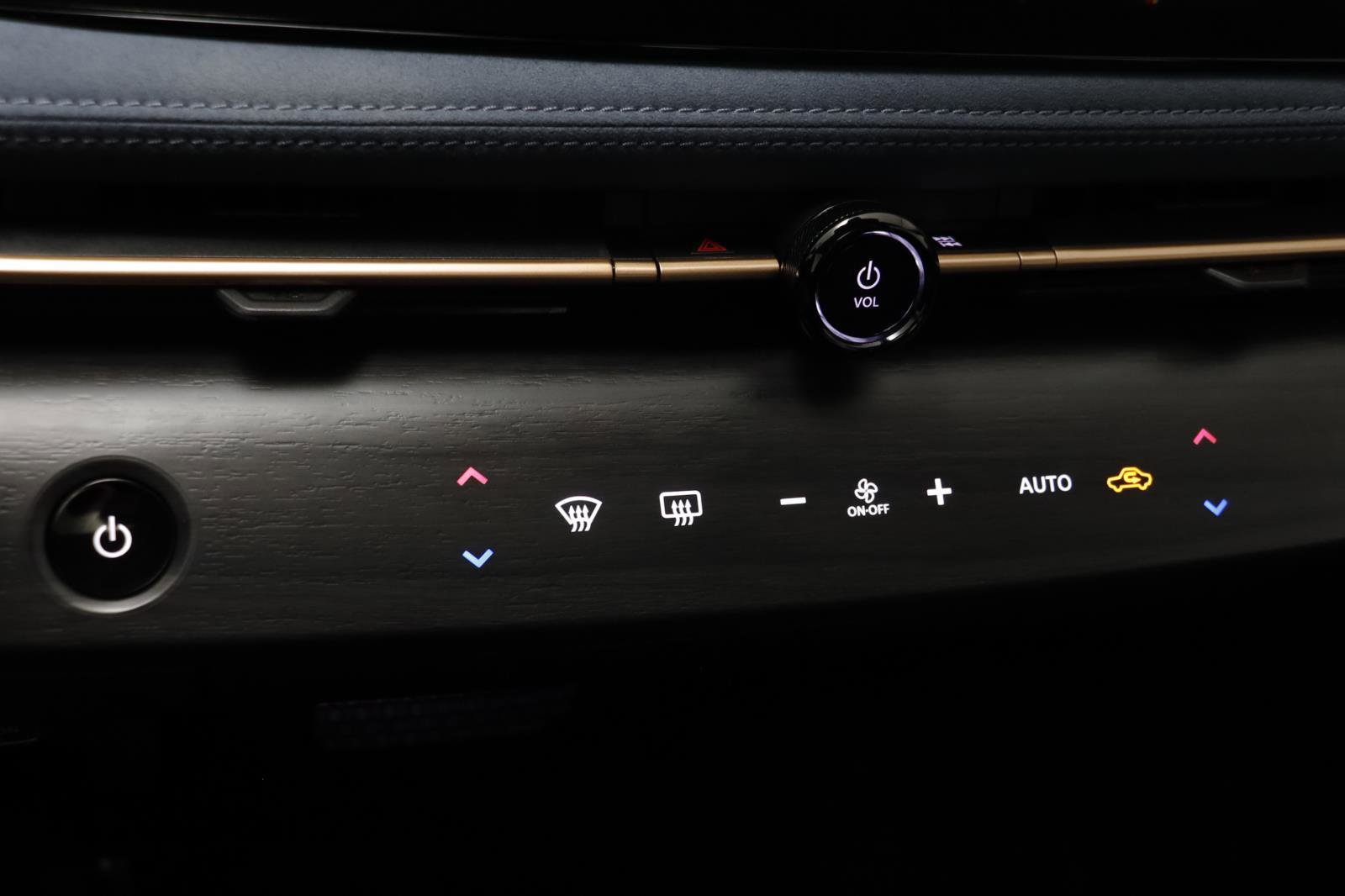 Used 2024 Nissan Ariya AWD image 11