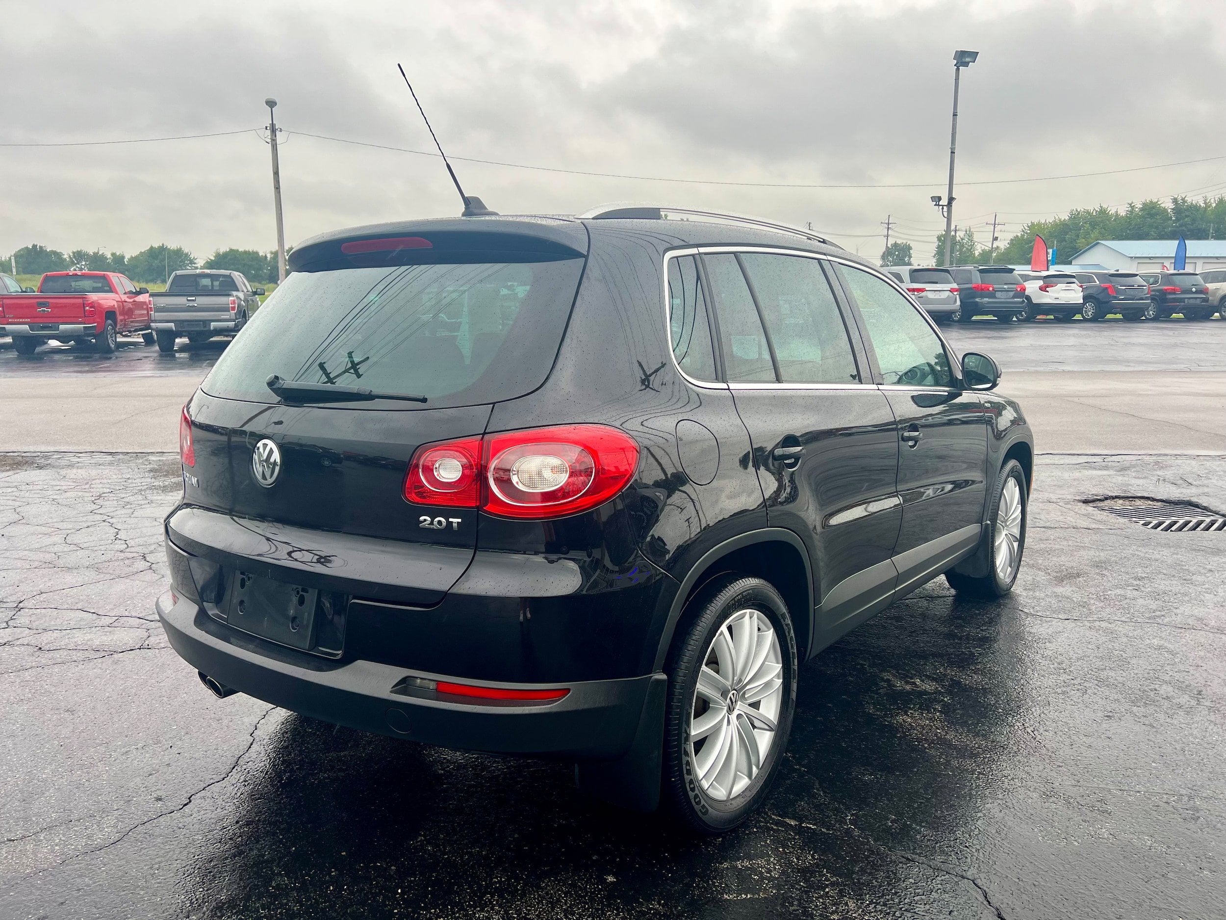 Used 2010 Volkswagen Tiguan S FWD image 5