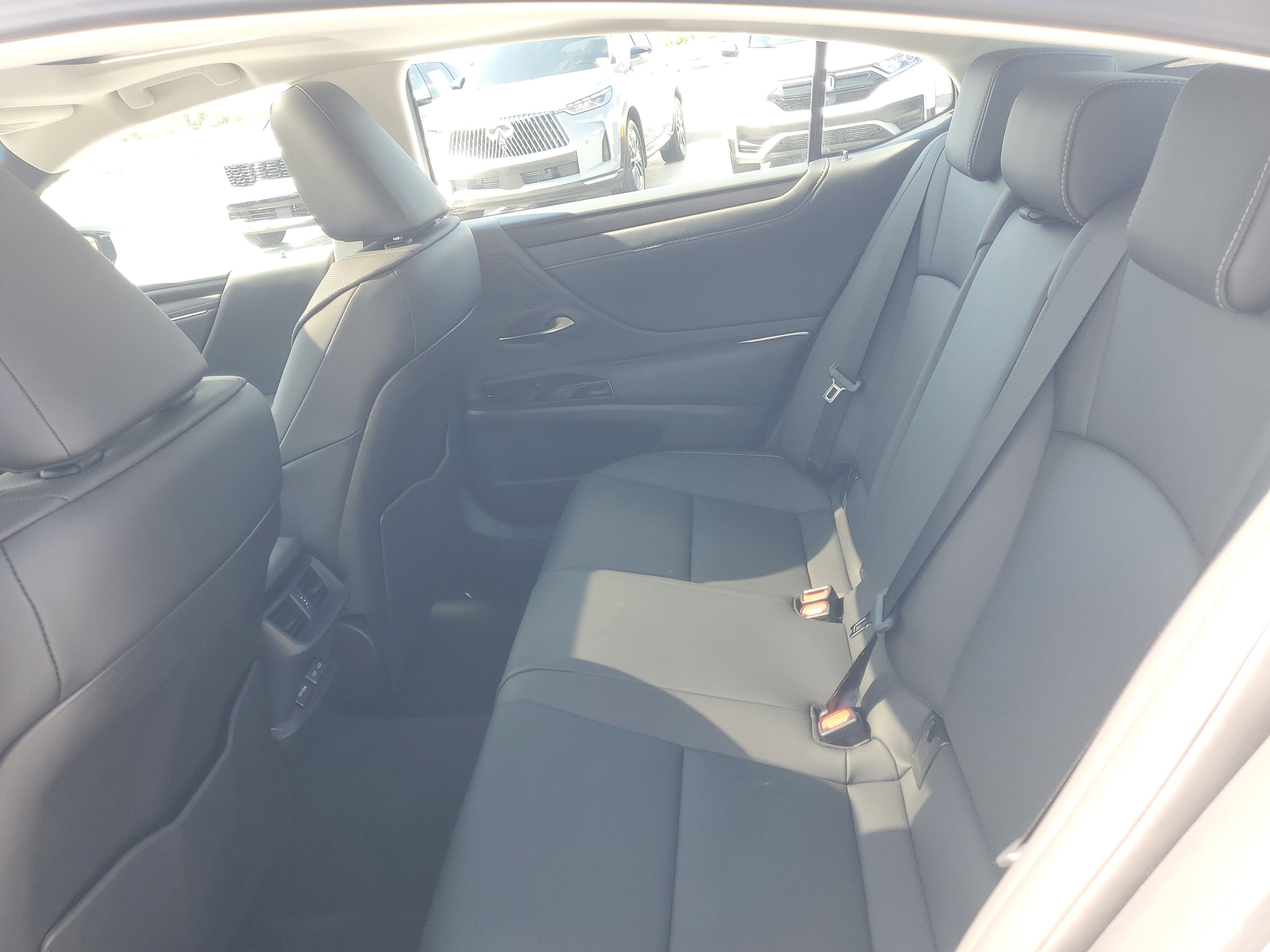 Used 2025 Lexus ES 350 w/ Premium Package FWD image 12