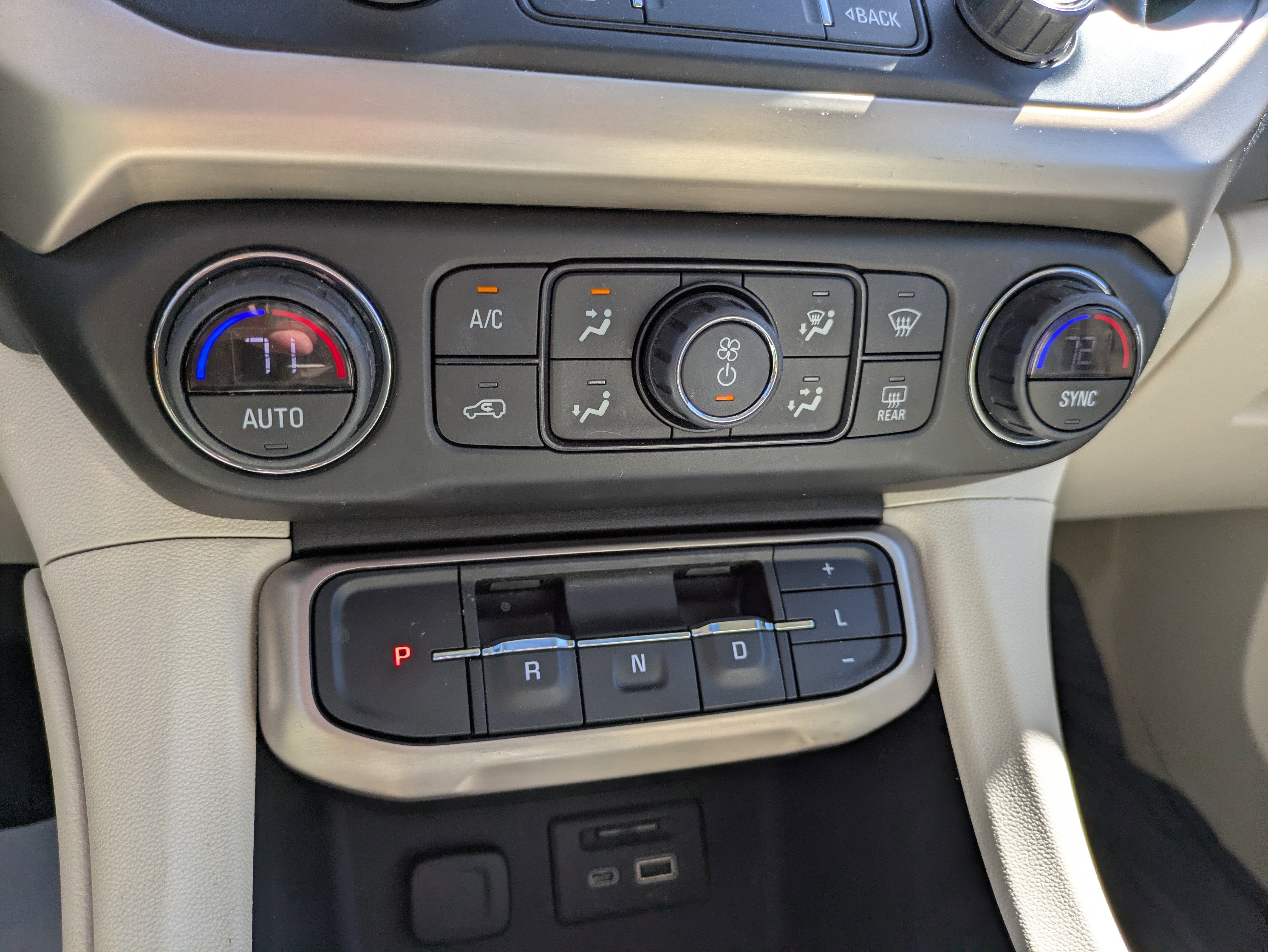 Used 2022 GMC Acadia Denali w/ Denali Ultimate Package image 19