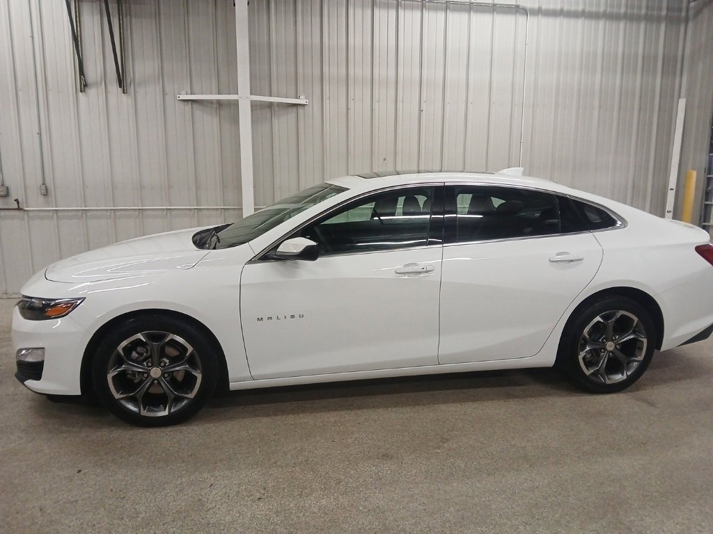 Used 2024 Chevrolet Malibu LT image 2