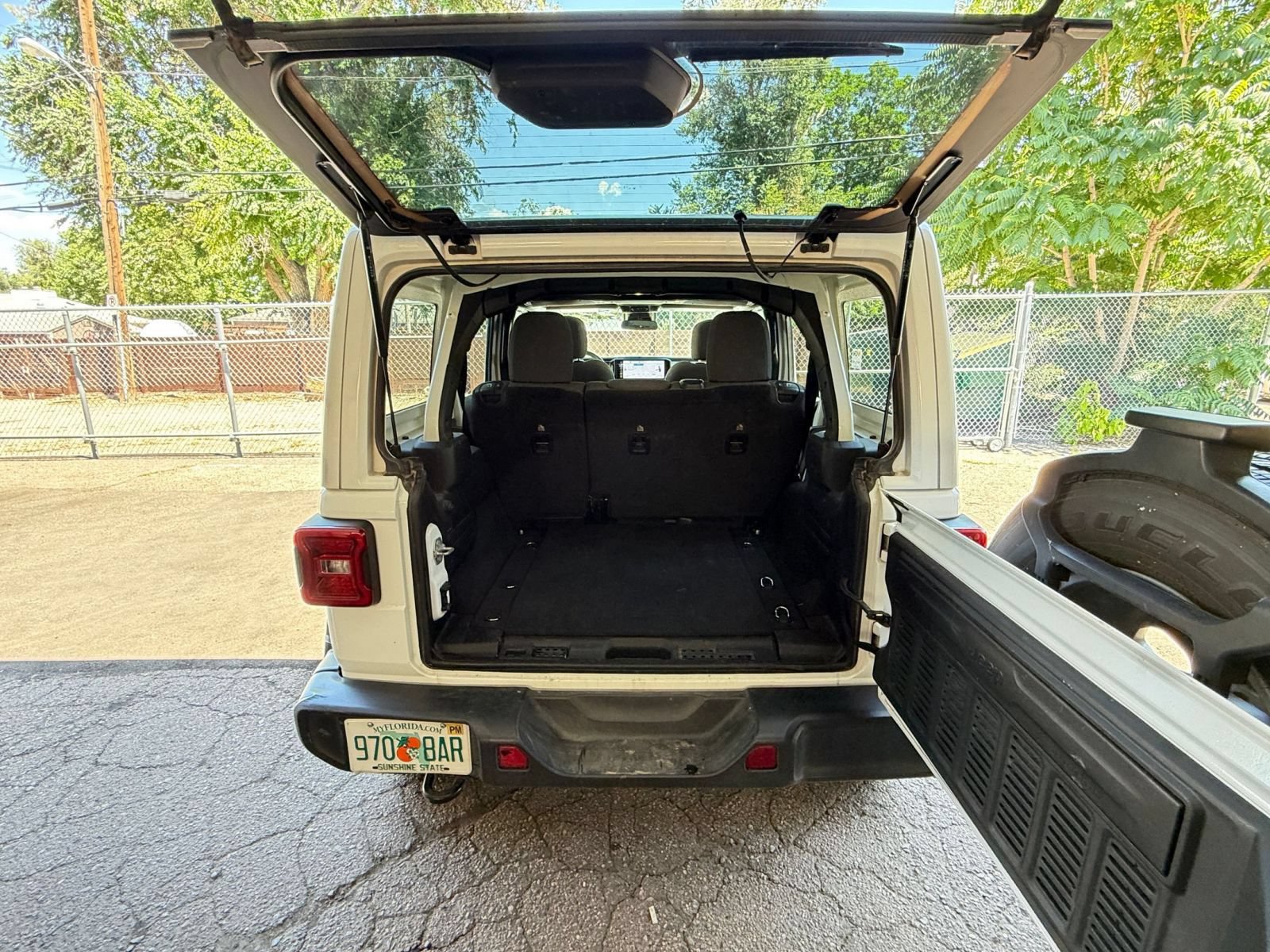 Used 2025 Jeep Wrangler Unlimited Sahara AWD/4WD image 31