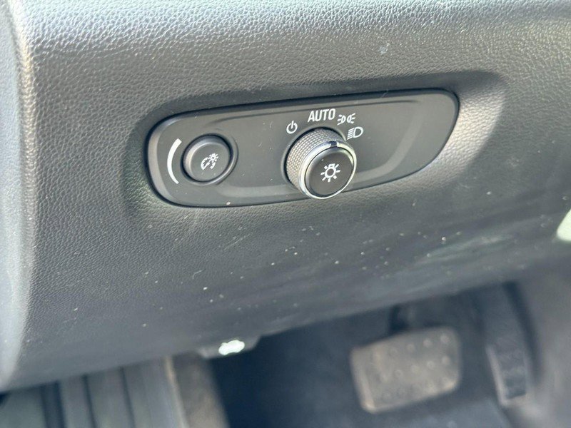 Used 2023 Chevrolet Traverse LS image 17