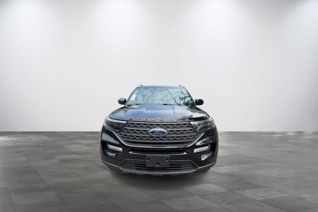 Used 2023 Ford Explorer XLT w/ Equipment Group 202A AWD/4WD image 2