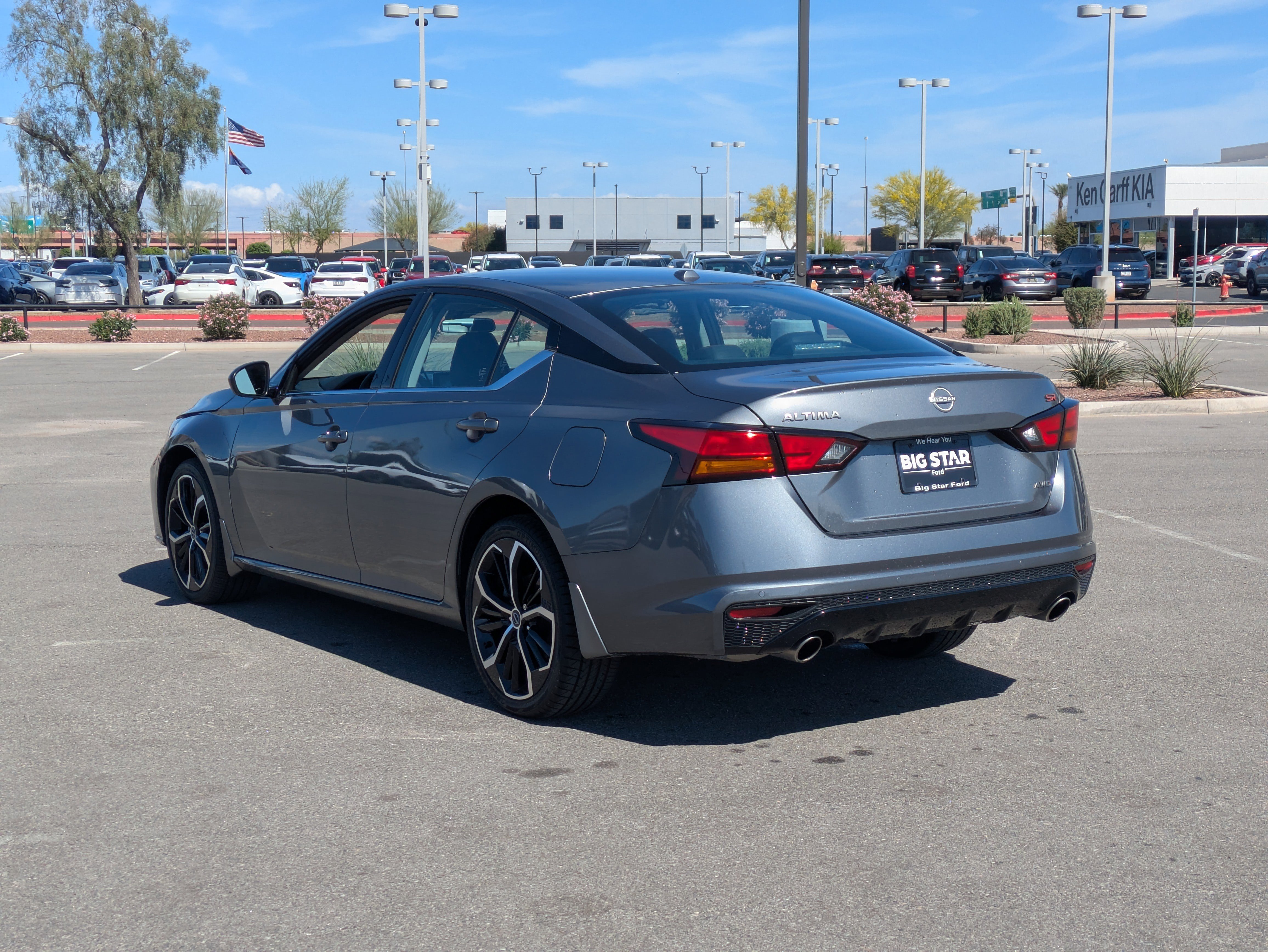 Used 2024 Nissan Altima 2.5 SR image 3