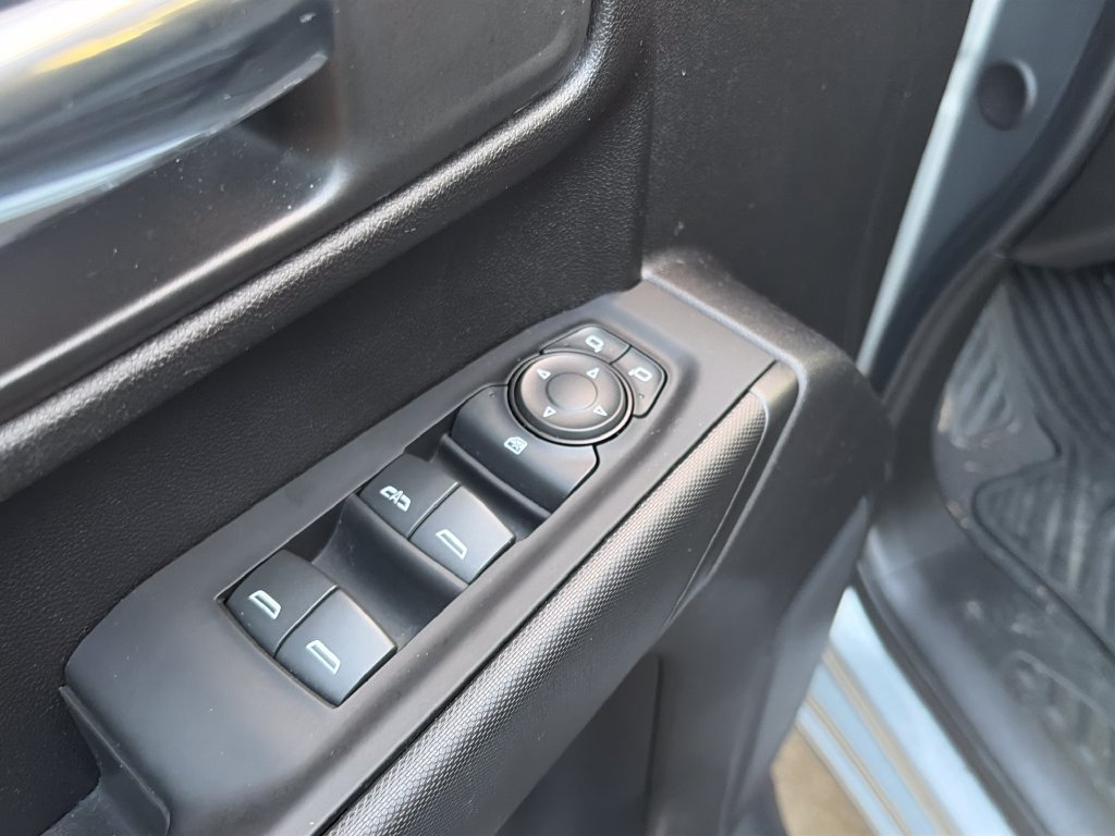 Used 2024 Chevrolet Silverado 1500 Custom w/ Turbomax Blackout Package RWD image 18