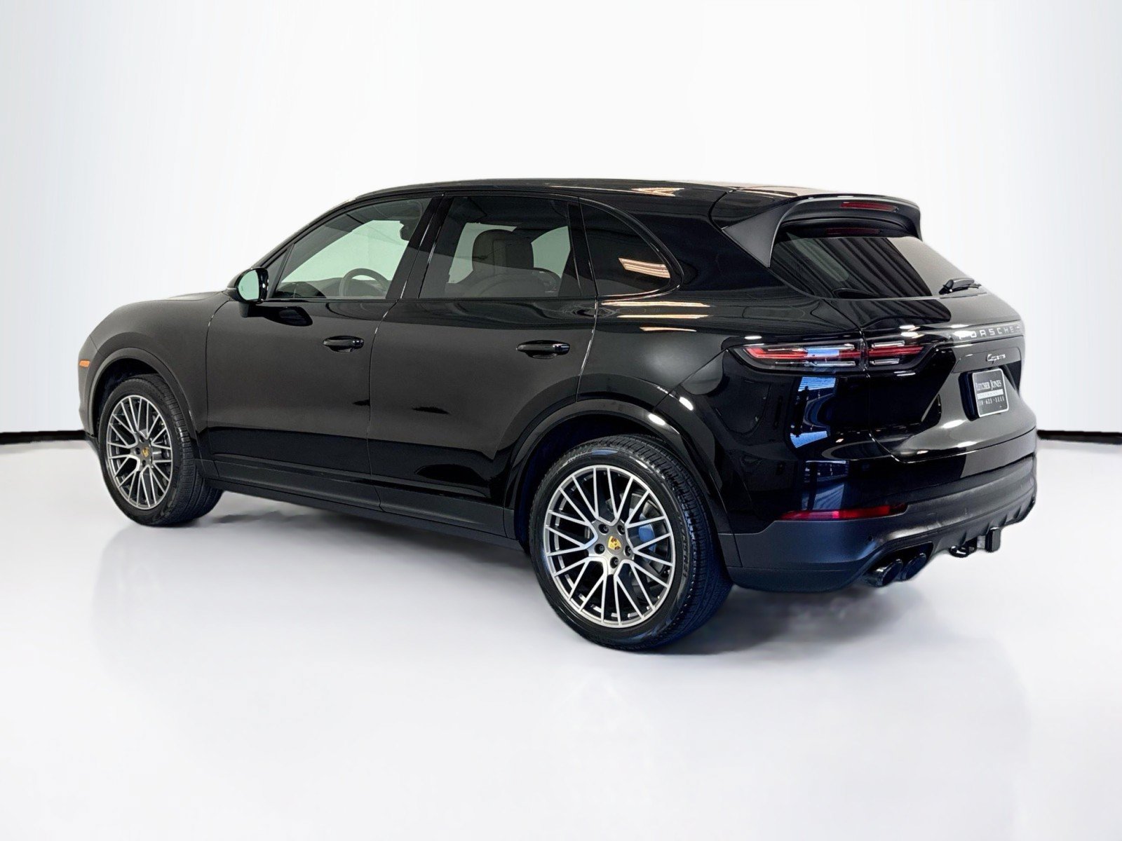 Used 2023 Porsche Cayenne Platinum Edition AWD/4WD image 3