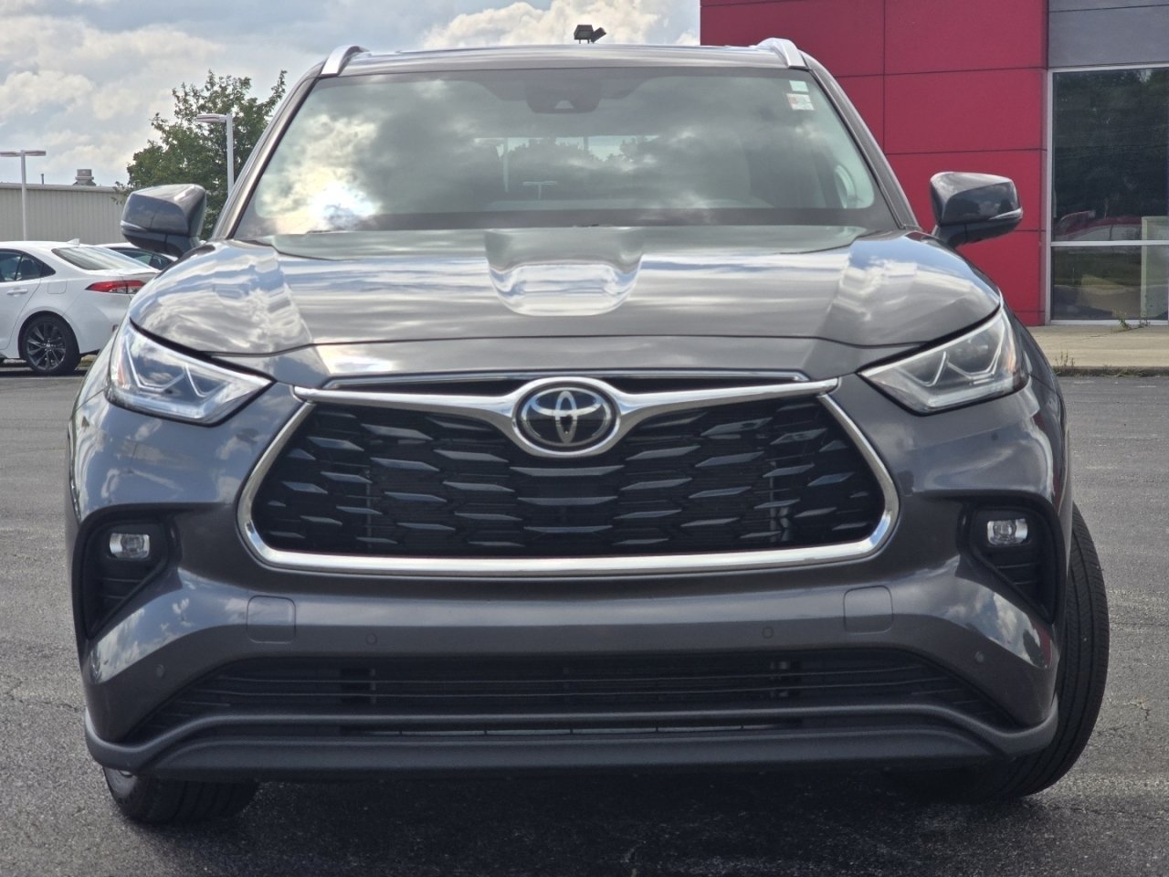 Certified 2024 Toyota Highlander Limited AWD/4WD image 13